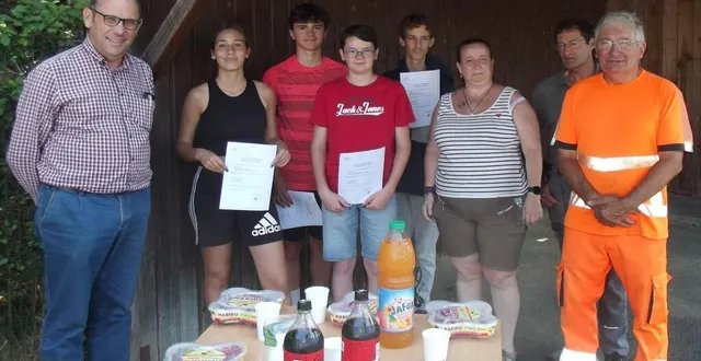 photo  diplôme et pot de l’amitié en fin de dispositif  &copy;  sandrine hervé 