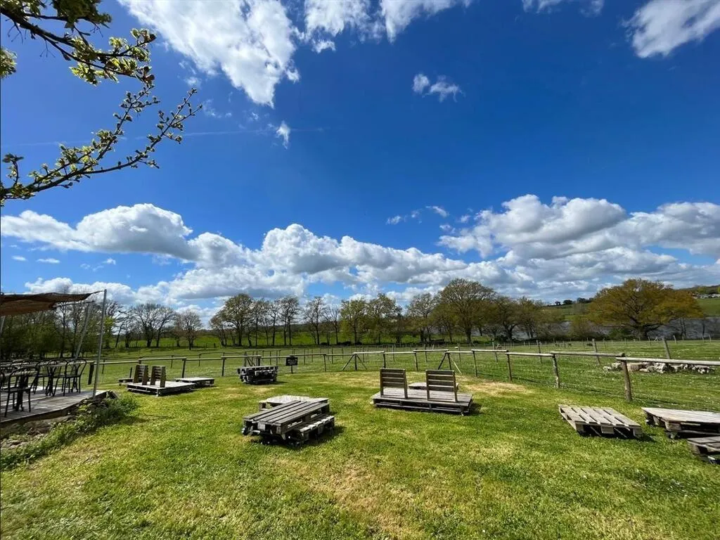 Un moment de détente et de relaxation à la Tourelle du lac, près de
