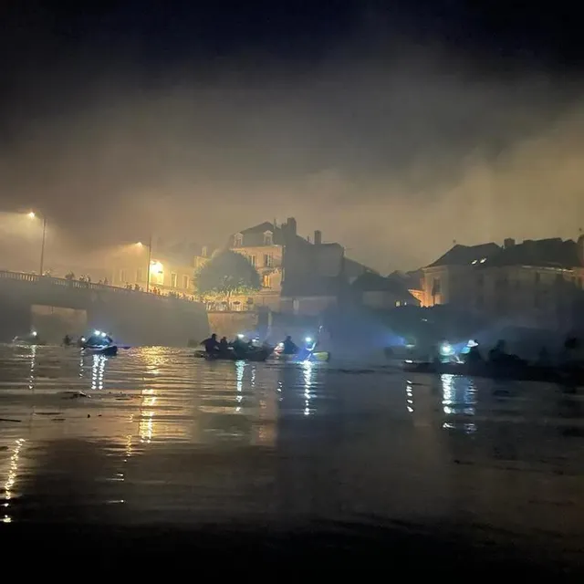photo un point de vue insolite de la ville, au ras de l’eau sur la sarthe.  ©  ouest-france