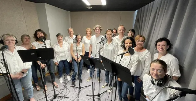photo  une quinzaine de choristes, fédérés par l’association normands de cœur, a enregistré mercredi 12 juillet 2023 trois titres du spectacle pour la paix, qui sera donné à l’occasion du 80e d-day, le 27 juin 2024 au zénith de caen.  &copy;  ouest-france 