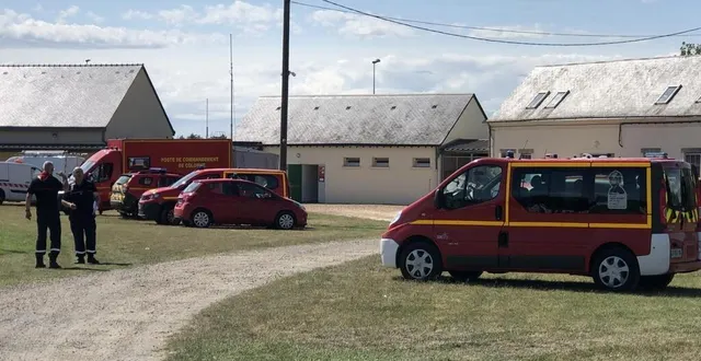 photo  les pompiers ont installé leur base arrière au stade de la pépinière à la flèche.  &copy;  le maine libre 