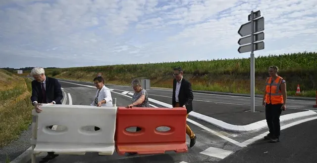 photo  la deuxième tranche de la déviation de vaas a été ouverte à la circulation jeudi 13 juillet à 10 h.  &copy;  ouest-france 