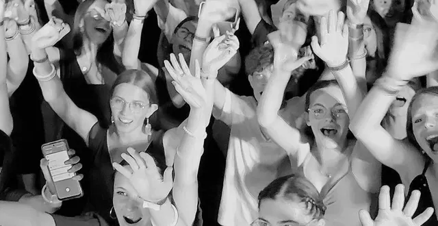 photo  90 élèves étaient présents au bal.  &copy;  collège jean-rostand 