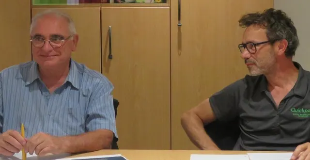 photo  joël juillet, adjoint en charge de la commission du cadre de vie et de l’environnement, et vincent reymond, conseiller municipal, lors de la dernière séance mardi 4 juillet.  &copy;  le maine libre 