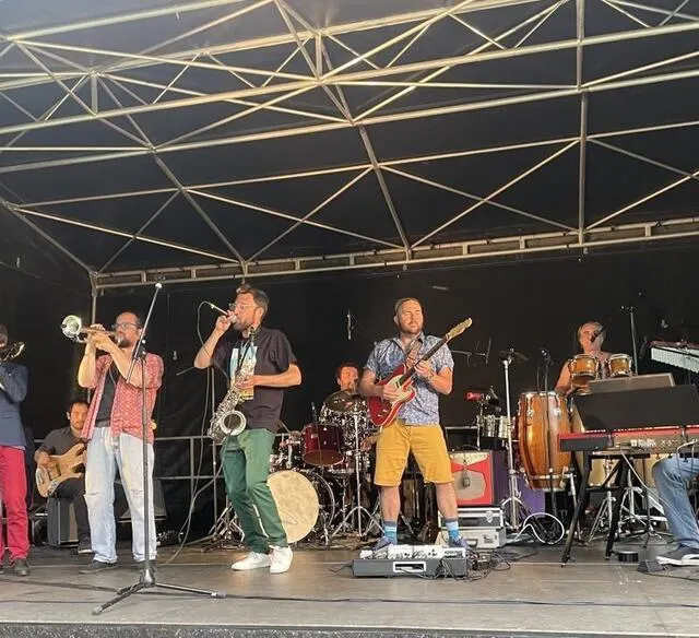 photo les morceaux de kengäi orchestra ont rythmé le plan d’eau de la noë.  ©  ouest-france