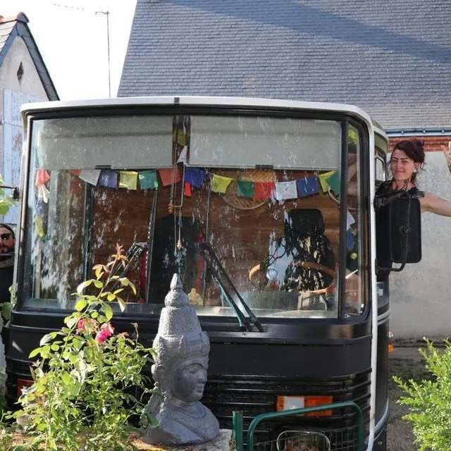 photo klément ciannarella et cha ont aménagé un bus itinérant pour proposer leur art du tatouage.  ©  ouest-france