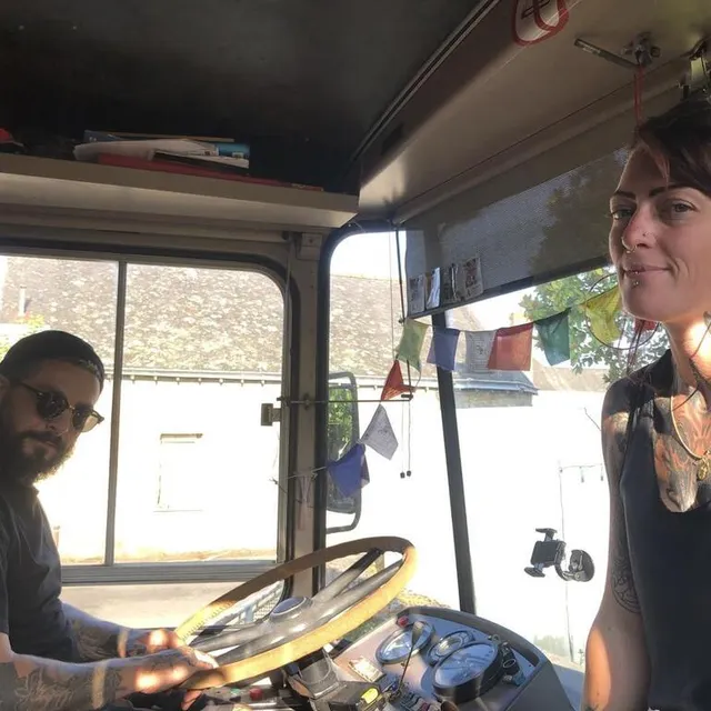 photo klément ciannarella et cha sont prêts à enchaîner les festivals et autres prestations au volant de leur bus baptisé inkigai.  ©  ouest-france