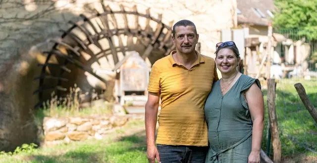 photo  challes, jeudi 6 juillet 2023. marc et patricia bernicot ont réalisé leur rêve : vivre dans un moulin.  &copy;  le maine libre – xavier sarrat 
