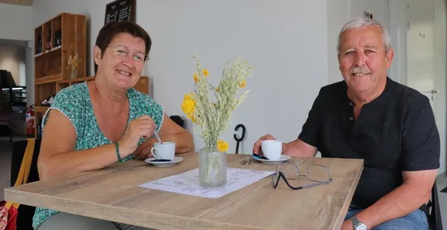photo  avec l’épicerie-bistrot de crosmières (sarthe), marie-france et rené ont désormais un endroit près de chez eux pour aller boire un café.  &copy;  ouest-france 