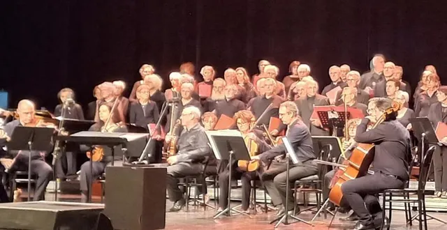 photo  les choristes de la lyre, accompagnés de musiciens, assurera le concert final de clôture du 7e festival de la voix.  &copy;  la lyre 