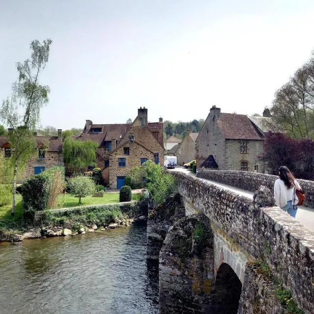 photo la commune de saint-céneri-le-gérei (orne), avec son pont de pierre.  ©  archives ouest-france