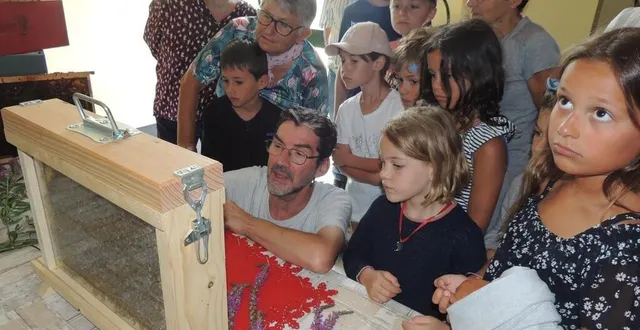 photo  le mercredi 12 juillet 2023, le monde des abeilles d’alain perrot a intéressé toutes les générations.  &copy;  le maine libre 