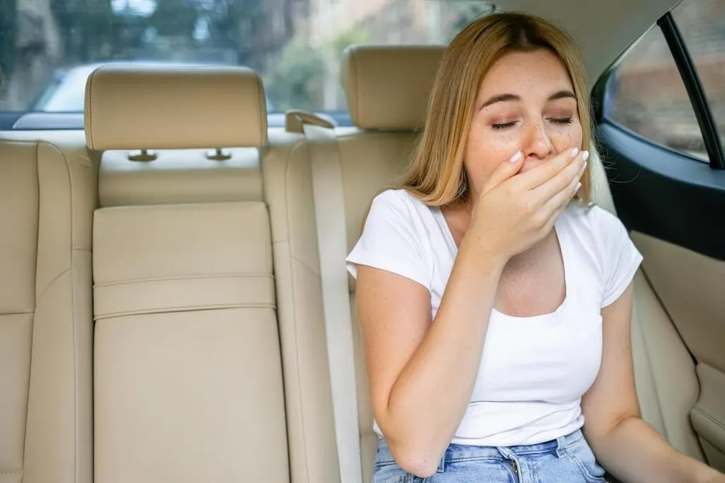 Pourquoi eston plus malade en voiture lorsque l’on part en vacances ?