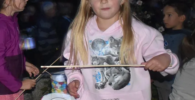 photo  le défilé aux lampions est une tradition de la fête.  &copy;  le maine libre 