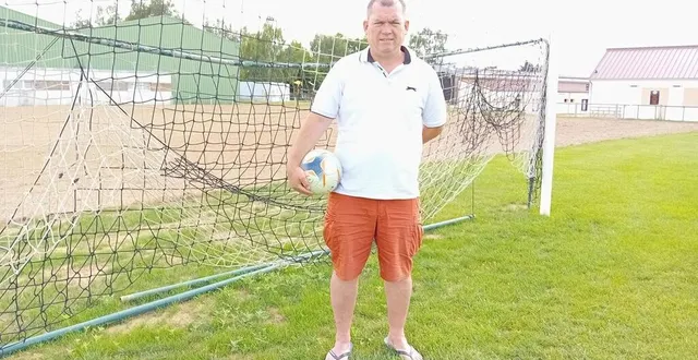 photo  lors de l’assemblée générale de l’ac aigné qui s’est tenue récemment sous la présidence d’ulrich hubert, christophe mauger a annoncé qu’il quittait le bureau.  &copy;  ouest-france 