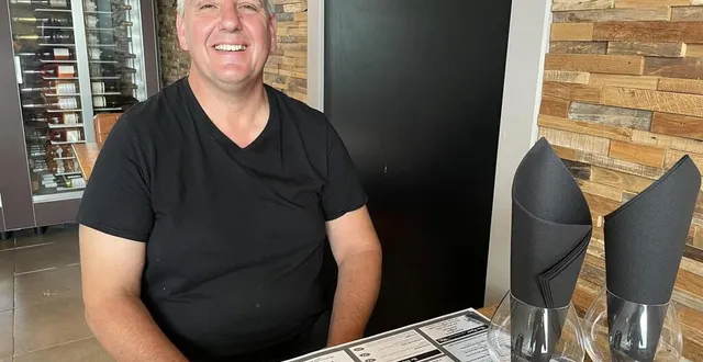 photo  laurent compain, chef de la table de laurène, affectionne les légumes primeurs, comme le petit pois associé à la carotte au printemps. et la tomate l’été.  &copy;  le maine libre 