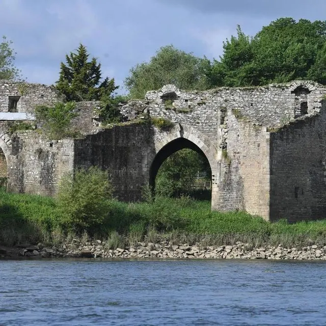 photo a champtoceaux les restes de la citadelle, comme l’emblématique site du cul du moulin (ici sur la photo) sont incontournables.  ©  archives co - laurent combet