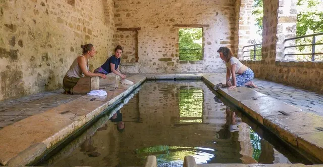 photo  lucie durand, violaine bougy et leïla mandelbrot partageront avec le public leur univers ponctué de beaux chants polyphoniques accompagnés de percussions, certains issus de traditions du caucase.   &copy;  maison rose carré 