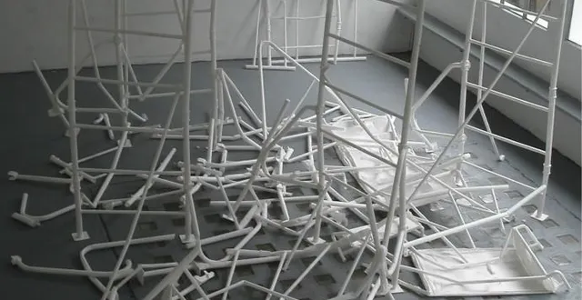 photo  pour sa résidence à 2angles à flers (orne), en octobre 2004, claire le breton, artiste plasticienne, a imaginé un échafaudage en papier de soie.  &copy;  claire le breton 