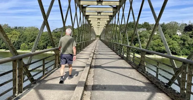 photo  sainte-gemmes-sur-loire, 20 juillet 2023. l’ouvrage de 152 mètres, rendu célèbre pendant la libération, enjambe la maine.  &copy;  co – anthony pasco 