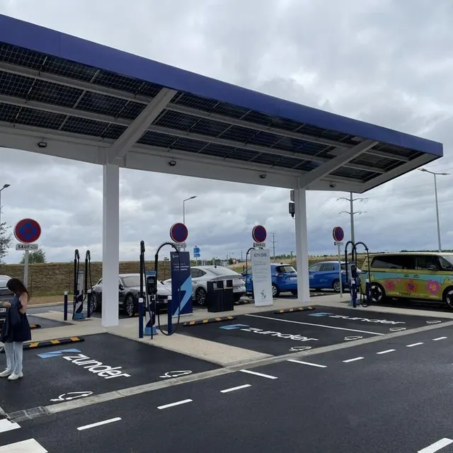 photo douze bornes dont quatre ultra-rapides composent cette station de recharge sur l'a88 à argentan (orne).  ©  ouest-france