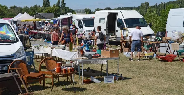 photo  plus de 210 exposants étaient présents au bord du plan d’eau.  &copy;  le maine libre 