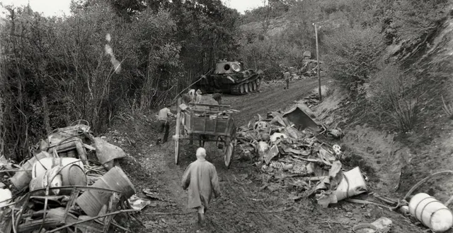 photo  après les combats d’août 1944, les civils pris au piège dans la poche de chambois découvriront un spectacle de désolation.  &copy;  iwm 