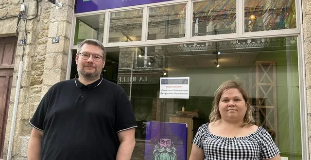 photo  michaël charles et cécile butant ouvrent l’alchimiste, une boutique de vente de produits et de cigarettes électroniques à la rue aux sieurs d’alençon (orne).  &copy;  ouest-france 