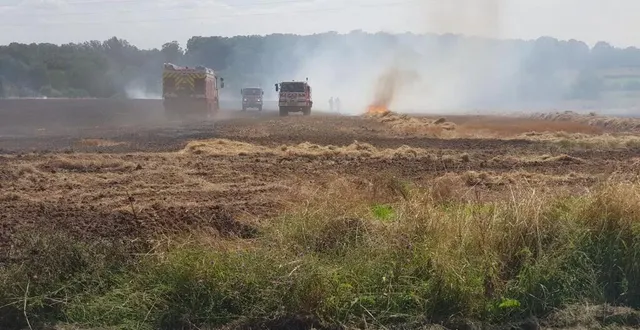 photo  un feu a détruit un champ de 5 ha ?en milieu d’après-midi ce samedi 22 juillet 2023 ?à rouperroux-le-coquet.  &copy;  le maine libre 
