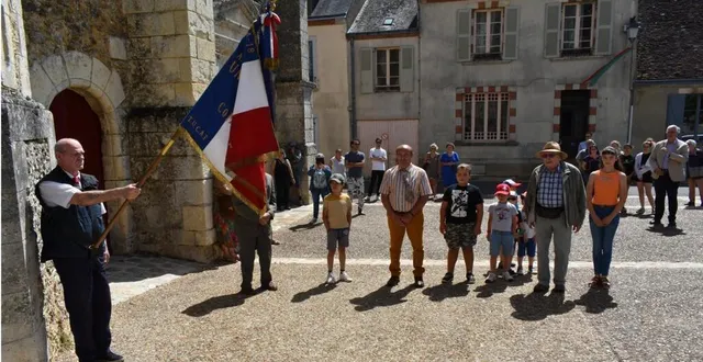 photo  la cérémonie se tenait au monument aux morts.  &copy;  le maine libre 