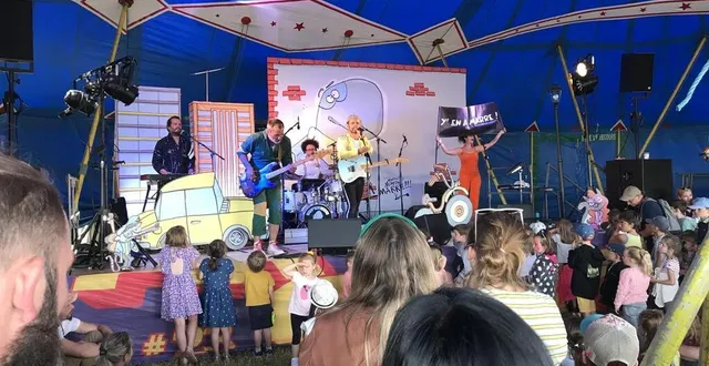 photo  les jeunes festivaliers du kid sonic ont plongé dans l’univers d’ego le cachalot, ce samedi 22 juillet 2023 à briouze (orne).  &copy;  ouest-france 