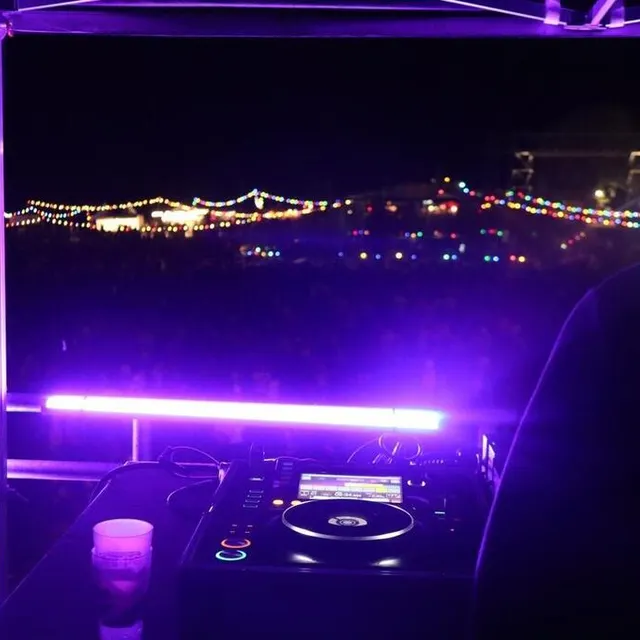 photo les dj avaient la vue parfaite sur le festival depuis leur tour.  ©  ouest-france