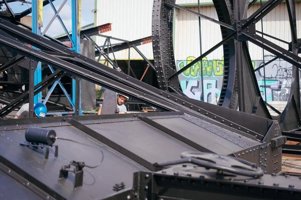 PHOTOS. La grue noire, « Tour Eiffel de la navale nantaise », reprend