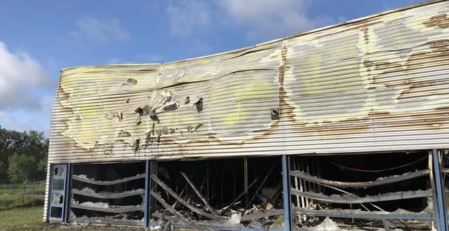 photo  un incendie s’est déclaré, dimanche 23 juillet 2023, dans la zone industrielle ouest de la flèche, au sein de l’entreprise sph. malgré la présence de produits potentiellement dangereux, aucun risque de contamination n’a été détecté par les pompiers.  &copy;  ouest-france 