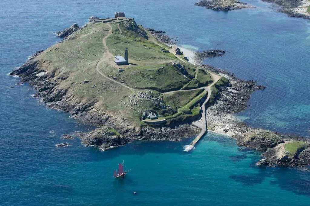 Au large de PerrosGuirec, la réserve naturelle des SeptÎles s
