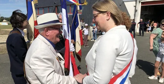 photo  anne-laure blin est venue féliciter jean duperray, de courléon, robert raveneau, de vernoil-le-fourrier, et marie-amélie frémont, de vernantes.  &copy;  co 