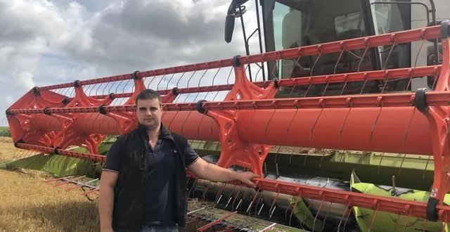 photo  charlie deudon, salarié de l’exploitation de mathieu lambert.  &copy;  ouest-france 