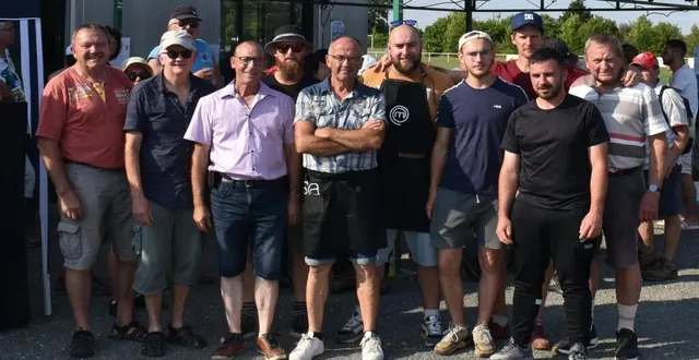 photo  les bénévoles de l’usl qui ont assuré la journée de fête.  &copy;  le maine libre 