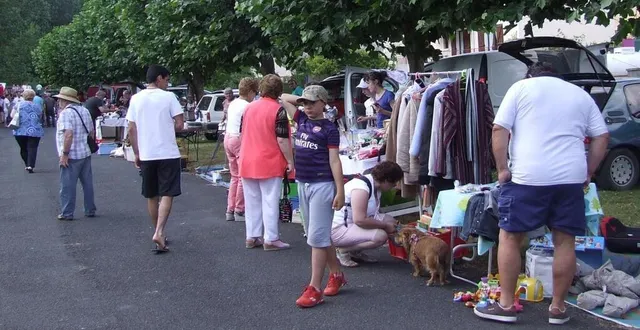 photo  il reste quelques places pour le bric-à-brac de dimanche.  &copy;  aaa 