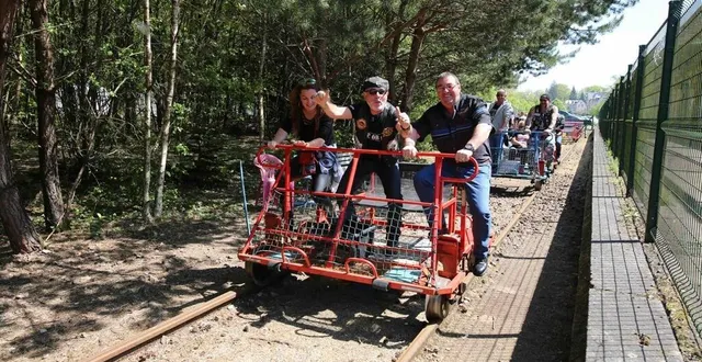 photo  le vélorail est une activité ludique et familiale.   &copy;  gérard houdou 