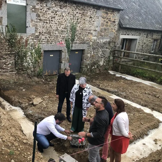 photo la première pierre de l’extension du blackwater muséum a été posée par le député jérôme nury, le lundi 24 juillet 2023.  ©  ouest-france