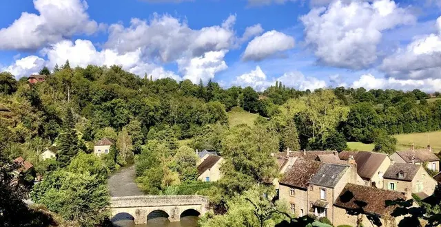 photo  le village de saint-céneri-le-gérei, dans l’orne, fait partie des plus beaux villages de france.  &copy;  archives ouest-france 