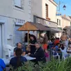 photo  le samedi soir, c’est soirée paillote au café des arts. et, en moins d’un quart d’heure, la terrasse est prise d’assaut. 