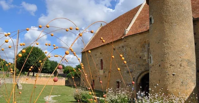 photo  le manoir de la cour, à asnières-sur-vègre, accueille un campement durant ce week-end.  &copy;  le maine libre 
