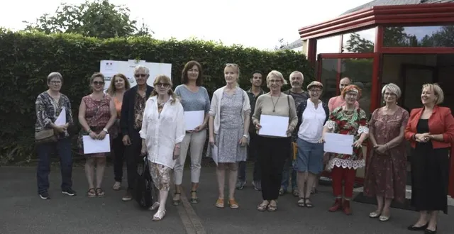 photo  les lauréates du prix hélène-bertaux et les représentants des différents partenariats.  &copy;  (photo : pascale chausson) ml 