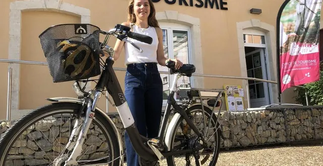 photo  margot, assistante communication à l’office de tourisme de vibraye, place de l’hôtel-de-ville, propose des vélos à assistance électrique en location.  &copy;  ouest-france 