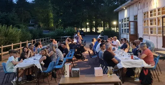 photo  la soirée grillades du club de tennis a réuni 70 convives.  &copy;  le maine libre 