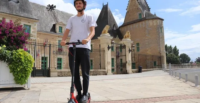 photo  l’office de tourisme propose deux trottinettes électriques à la location pour visiter la flèche et ses alentours.  &copy;  ouest-france 