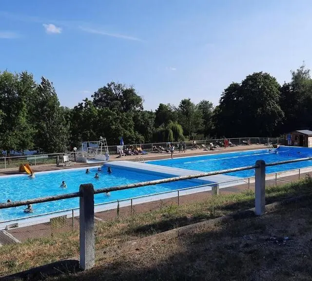 photo la piscine a fait peau neuve : l’an dernier, le liner du grand bassin a été remplacé et cette année c'est tout le système de filtration qui a été changé.  ©  ouest-france