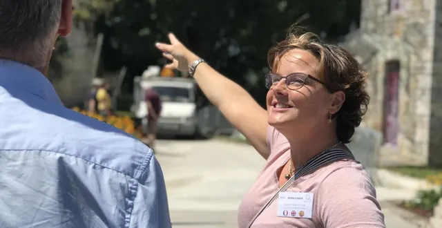 photo  anne-laure chausserie fait revivre le château de domfront-en-poiraie, dans l’orne, depuis 2009.  &copy;  ouest-france 